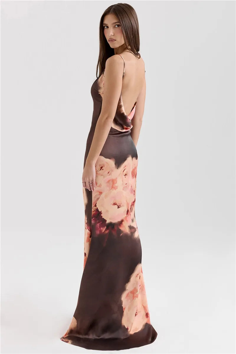 Vestido Maxi Floral em Cetim Nuudi Store – Estampa Floral, Decote em V, Alças Finas e Costas Abertas