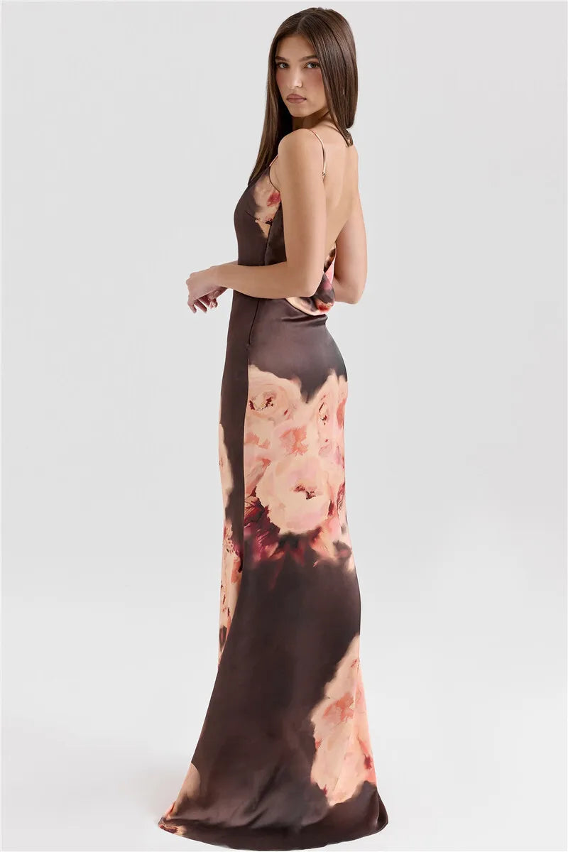 Vestido Maxi Floral em Cetim Nuudi Store – Estampa Floral, Decote em V, Alças Finas e Costas Abertas